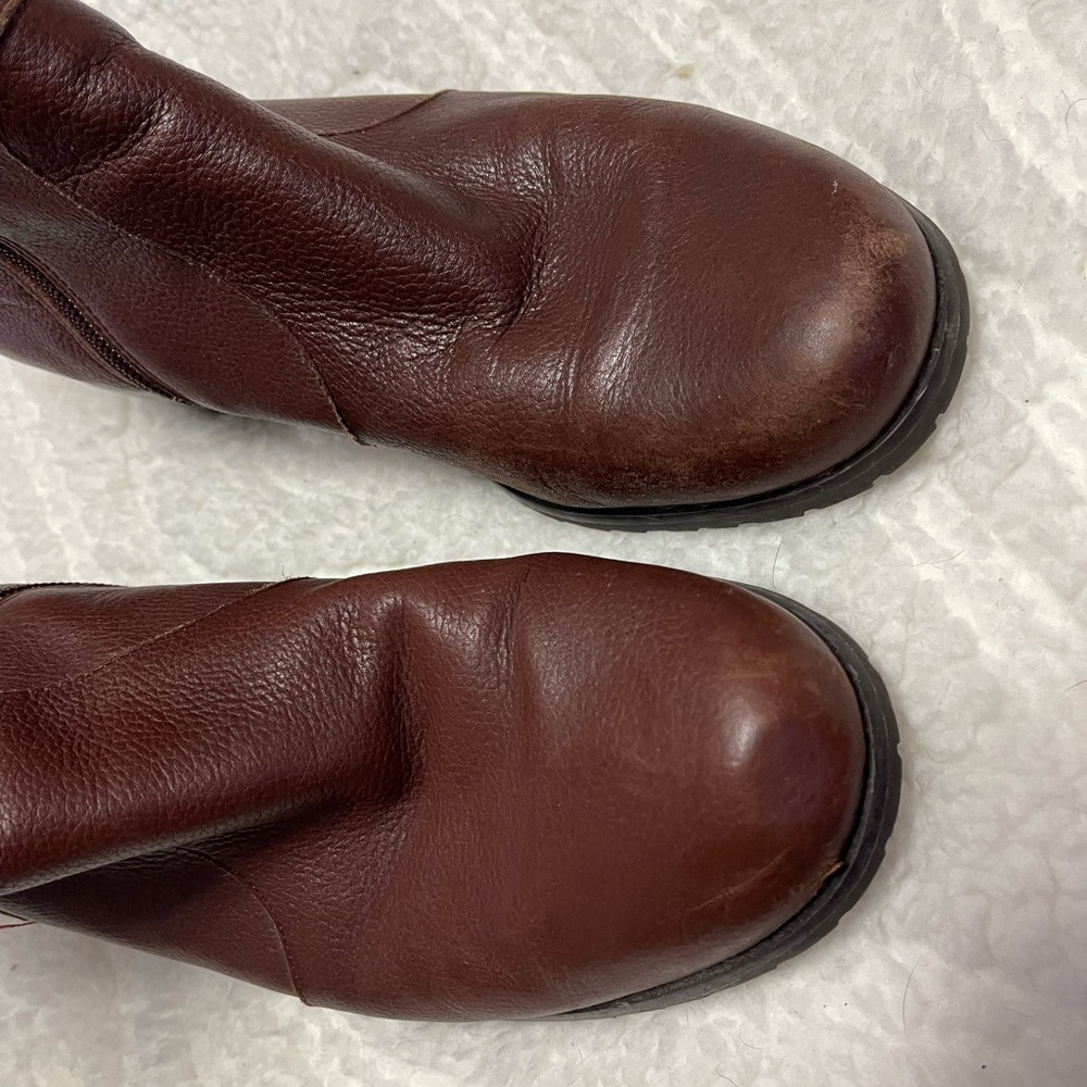 Boots - Picture 2 of 9